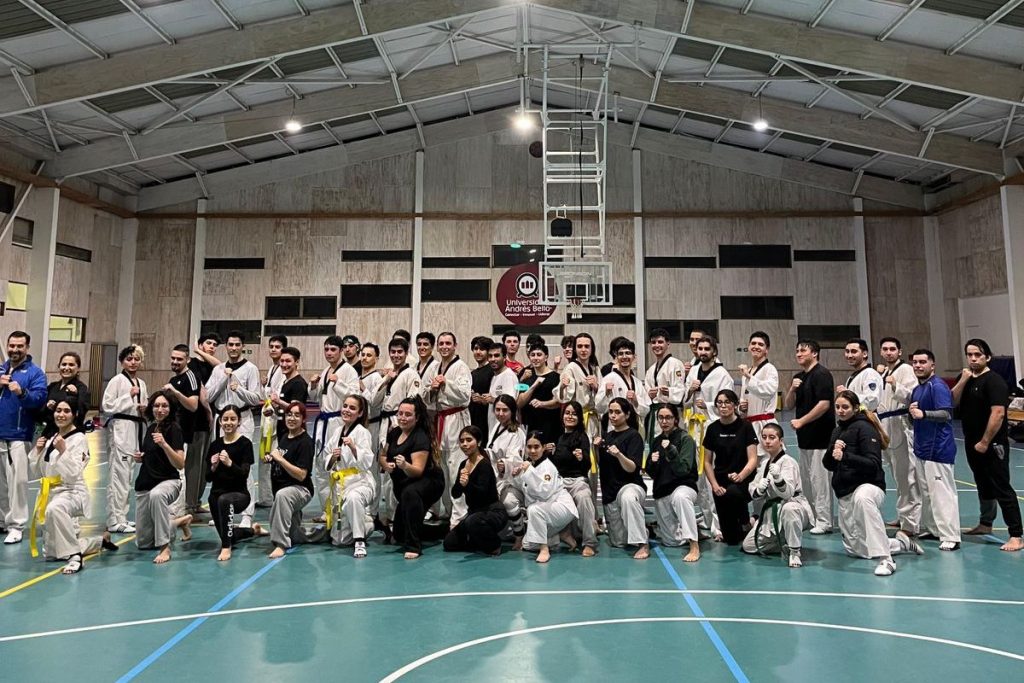 25 estudiantes de la Universidad de Concepción participaron en encuentro de taekwondo