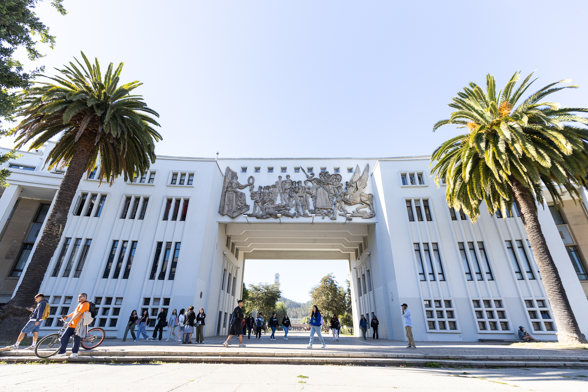 UdeC informa sobre recuperación de edificio central de Facultad de Humanidades y Arte