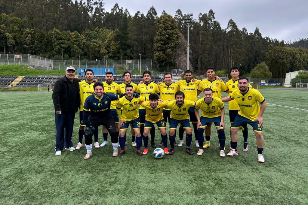 Ex Alumnos ganó sus partidos pendientes y trepó al liderato del Torneo de Clausura