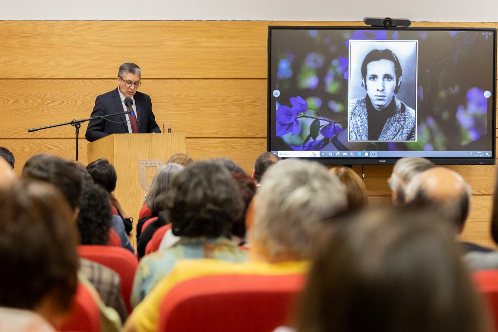 “Carlos vuelve a su Escuela Dental”: Facultad de Odontología rinde homenaje a estudiante desaparecido en dictadura