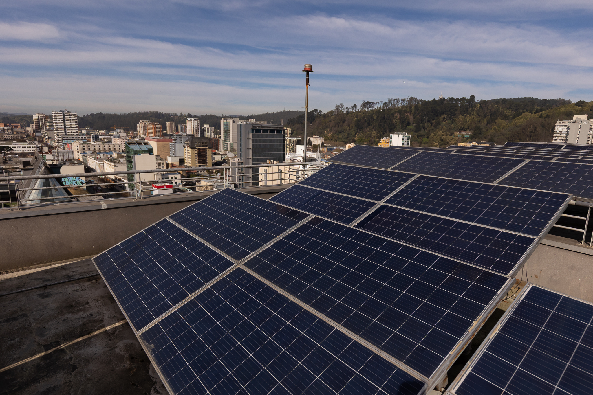 Paneles solares en Concepción / Crédito: Esteban Paredes Drake