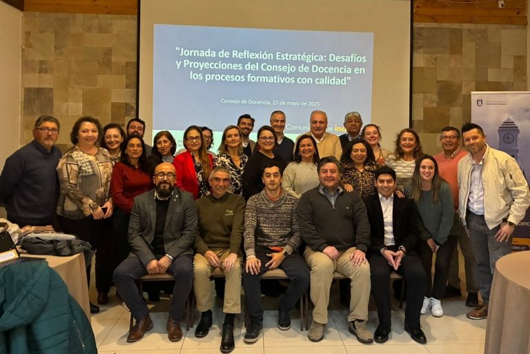 Consejo de Docencia avanza en IA, evaluación y microcertificaciones en jornada estratégica
