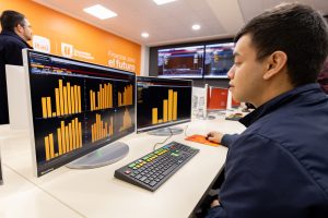 UdeC y Banco Itaú inauguran primer Laboratorio de Finanzas universitario con tecnología Bloomberg fuera de Santiago