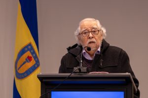 Voz crítica del presente y la historia latinoamericana: Grínor Rojo es distinguido con el Premio Atenea 2024