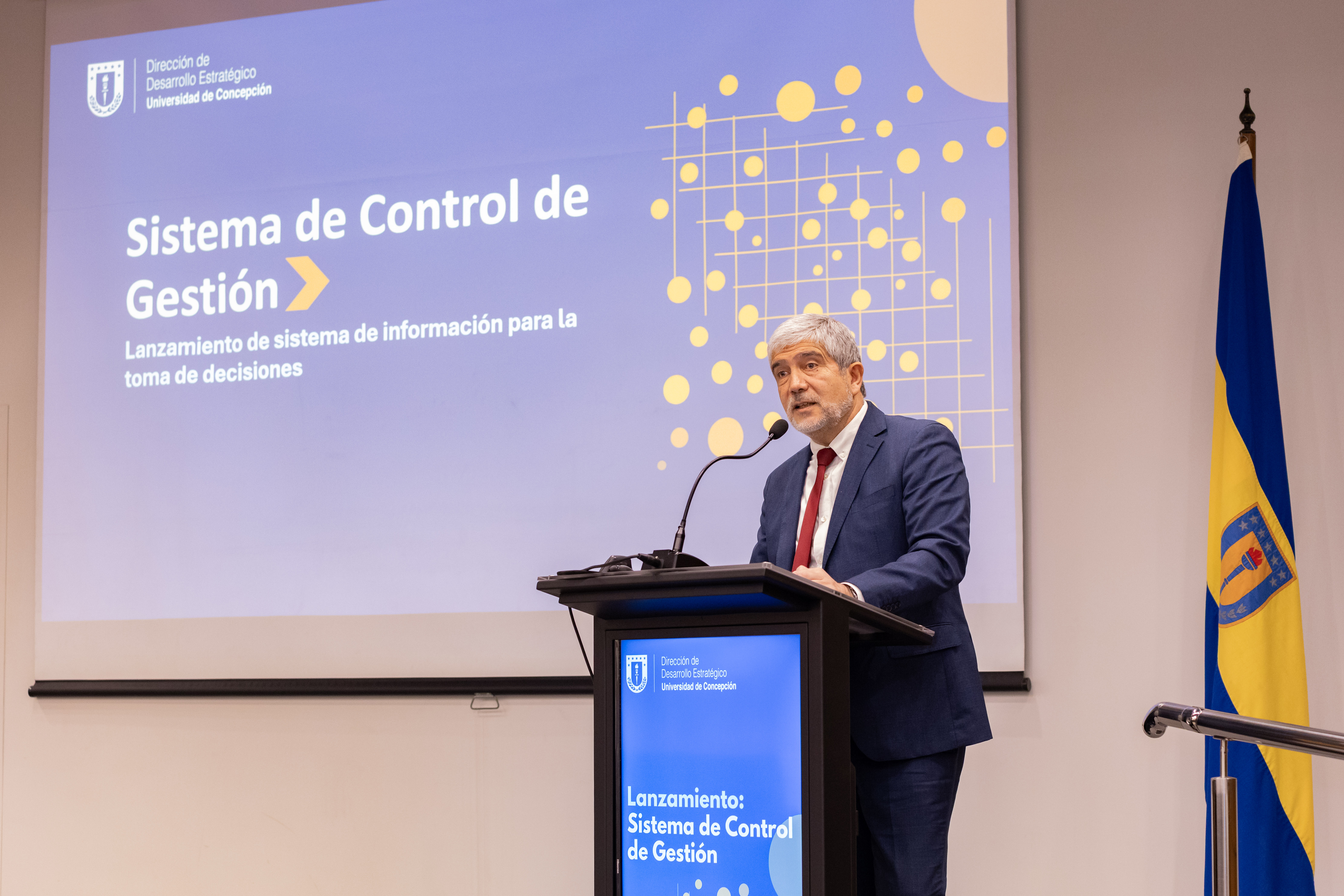 El Rector Carlos Saavedra ofreció unas palabras al inicio de la jornada.