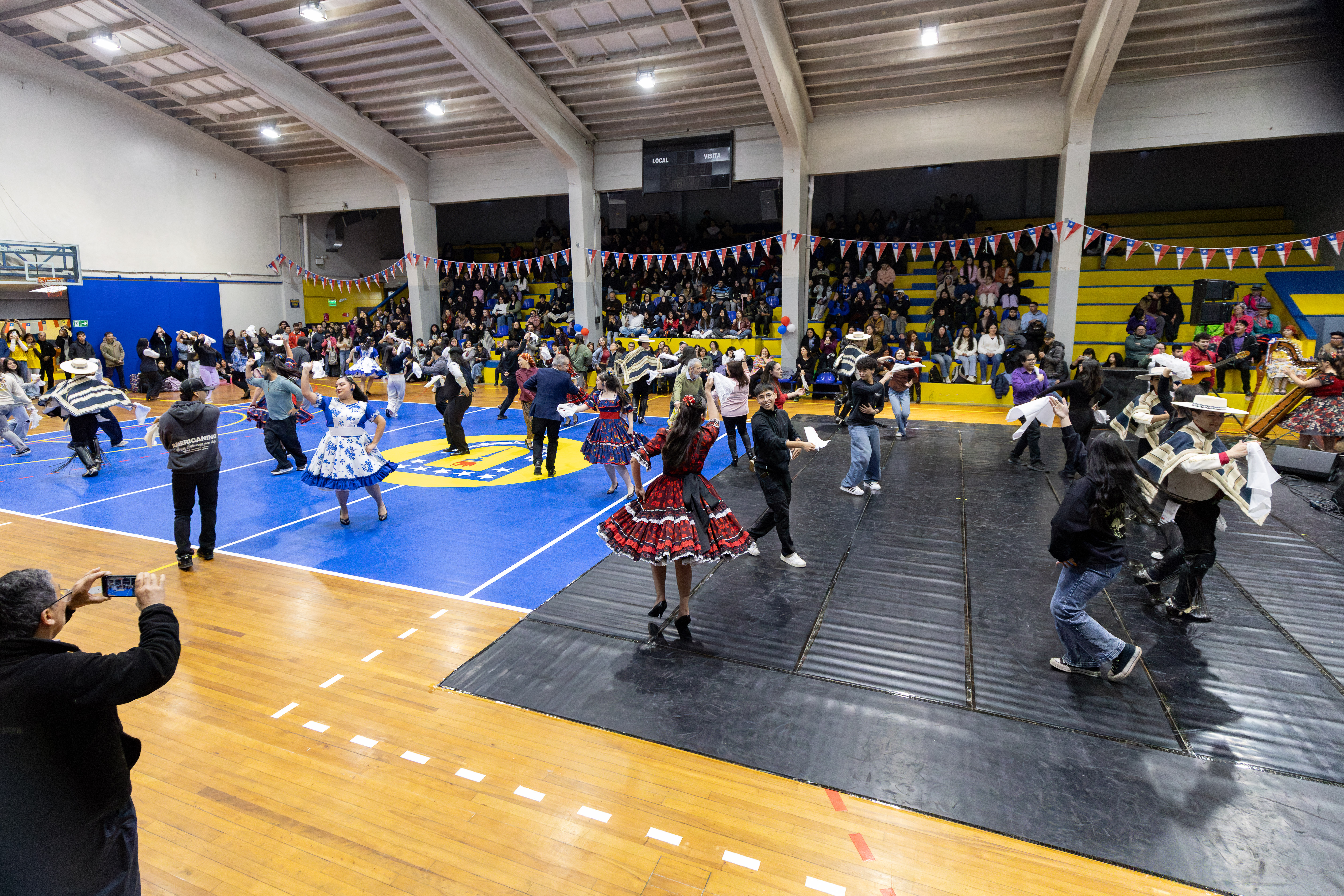 UdeC celebró el Esquinazo de Fiestas Patrias con música, danza y juegos típicos en comunidad
