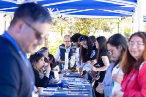 UdeC realizó la 2° Feria Ciudadana de Servicios Públicos para acercar la oferta estatal a la comunidad universitaria UdeC realizó la 2° Feria Ciudadana de Servicios Públicos para acercar la oferta estatal a la comunidad universitaria