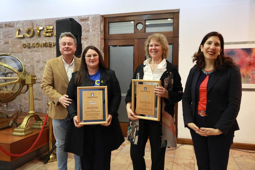 Representantes de organizaciones distinguidas/Diario Concepción.