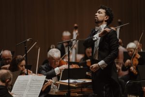 Director Titular de la OSUC, Luis Toro Araya, es reconocido entre los mejores directores jóvenes del mundo Director Titular de la OSUC, Luis Toro Araya, es reconocido entre los mejores directores jóvenes del mundo