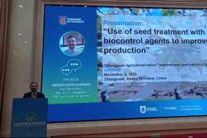 Académico UdeC expone avances en biocontroladores agrícolas en conferencia internacional en China Académico UdeC expone avances en biocontroladores agrícolas en conferencia internacional en China