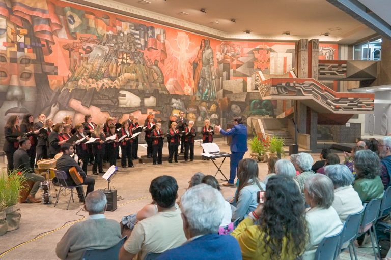 Coro del Reencuentro conmemoró los 60 años del Mural Presencia de América Latina con concierto en Casa del Arte Coro del Reencuentro conmemoró los 60 años del Mural Presencia de América Latina con concierto en Casa del Arte