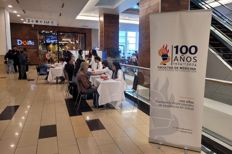 Operativo de Medicina UdeC en Mall del Centro Concepción