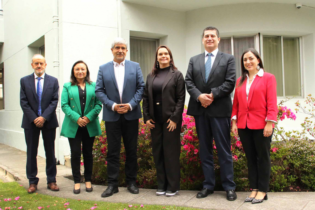 Rector Saavedra recibe a delegación de la Universidad Tecnológica de Pereira de Colombia en la Casa Enrique Molina
