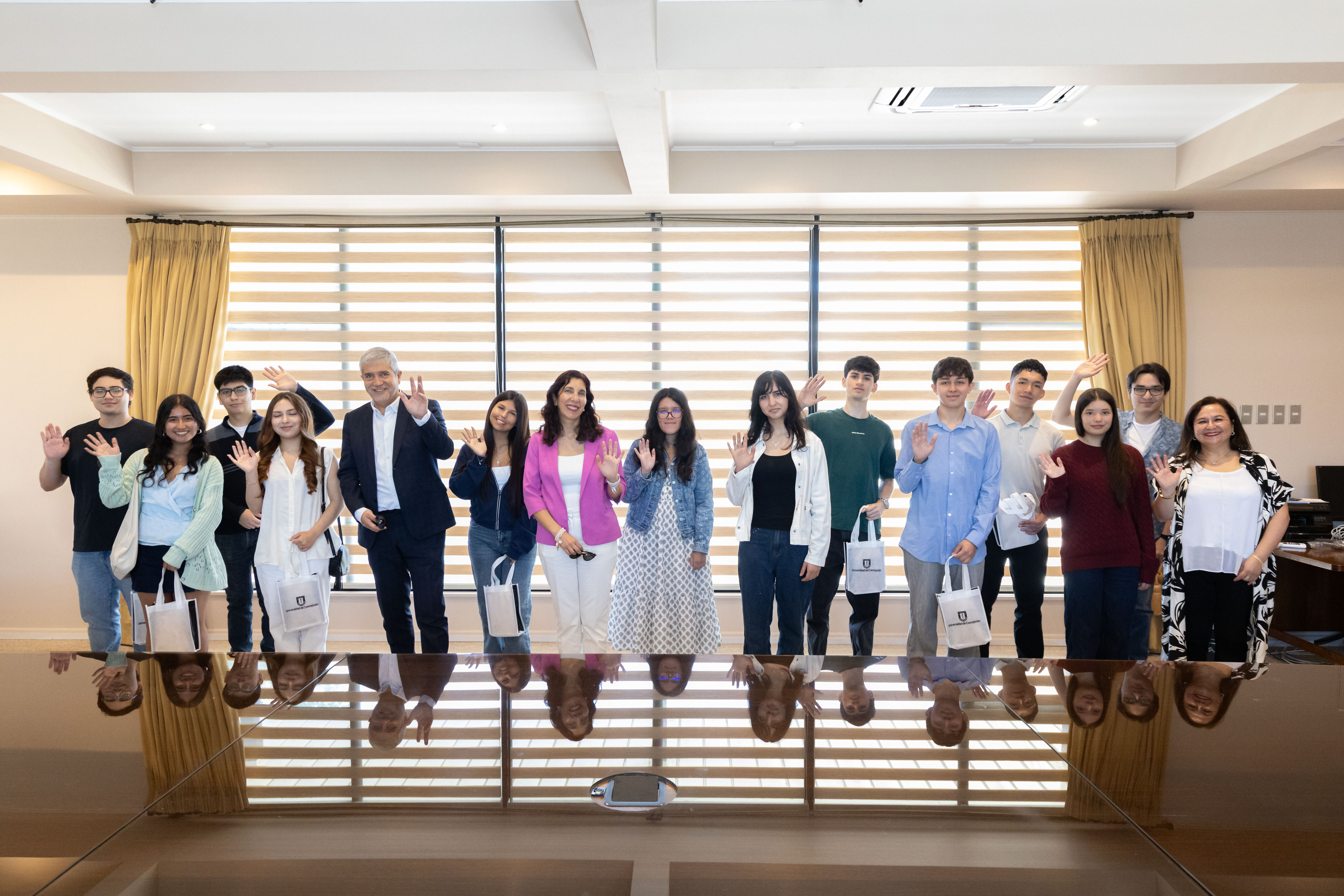 Autoridades UdeC se reúnen con estudiantes de Biobío y Ñuble que destacaron en la PAES 2026