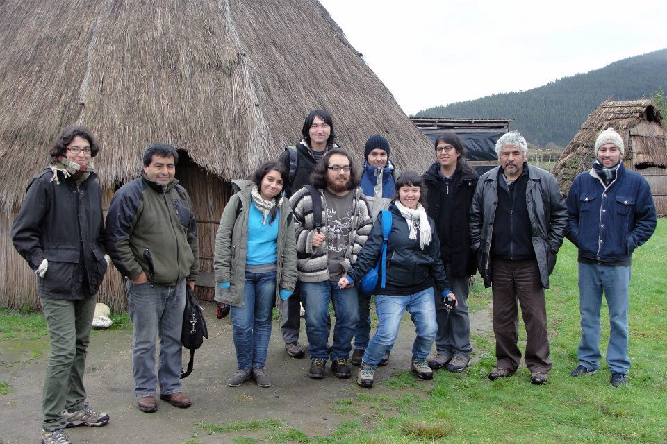 En terreno con estudiantes.