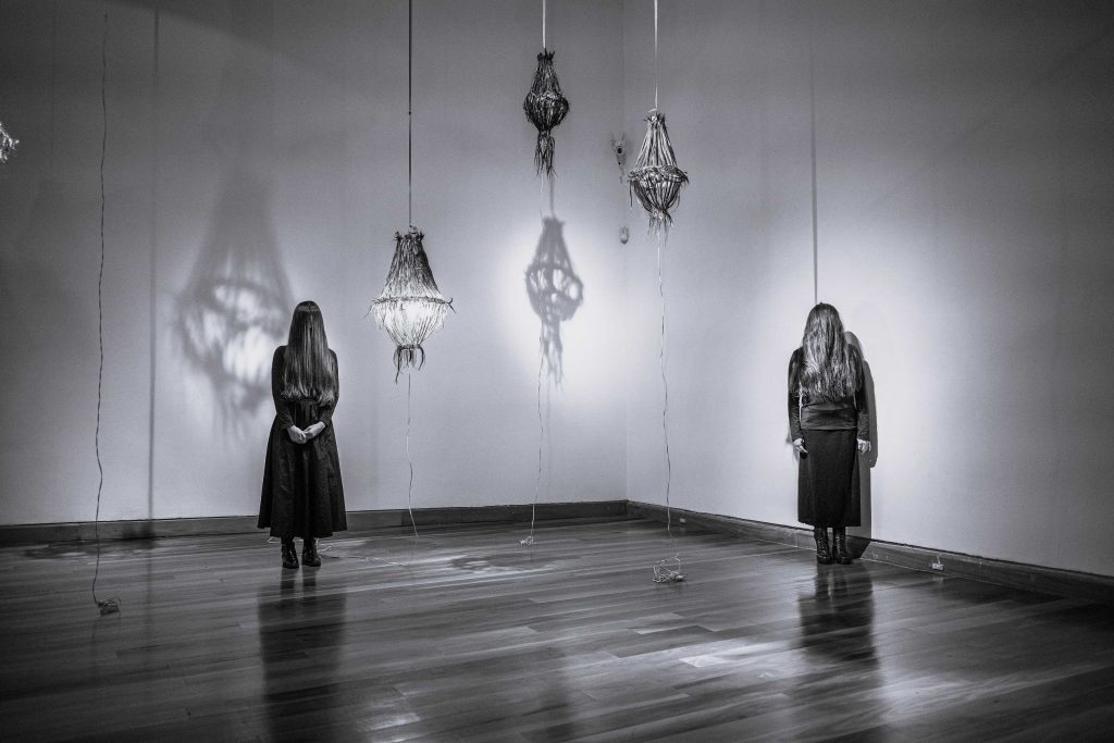 Cecal UdeC inaugura temporada 2026 con “Reveladas” de Ximena Zomosa